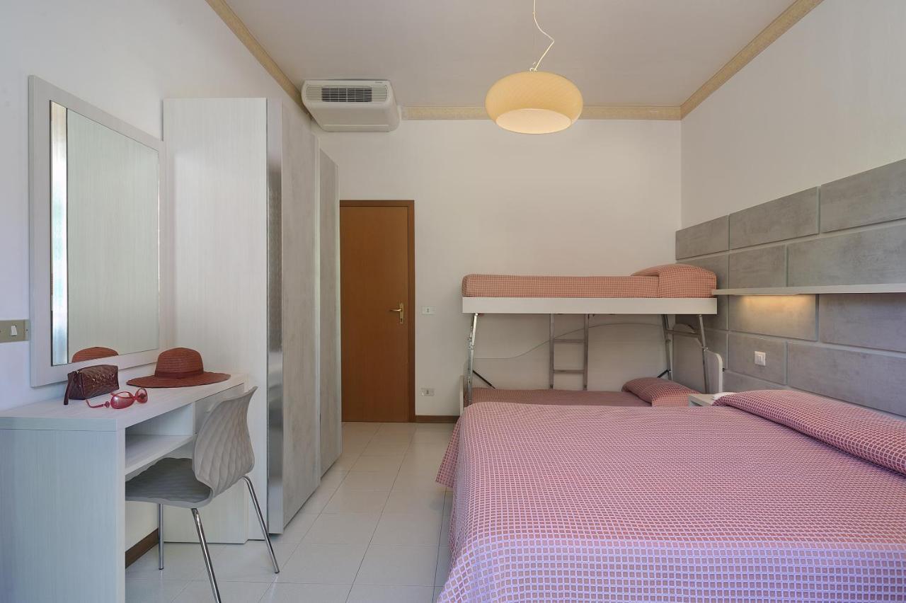 Hotel Suisse Milano Marittima Exterior foto
